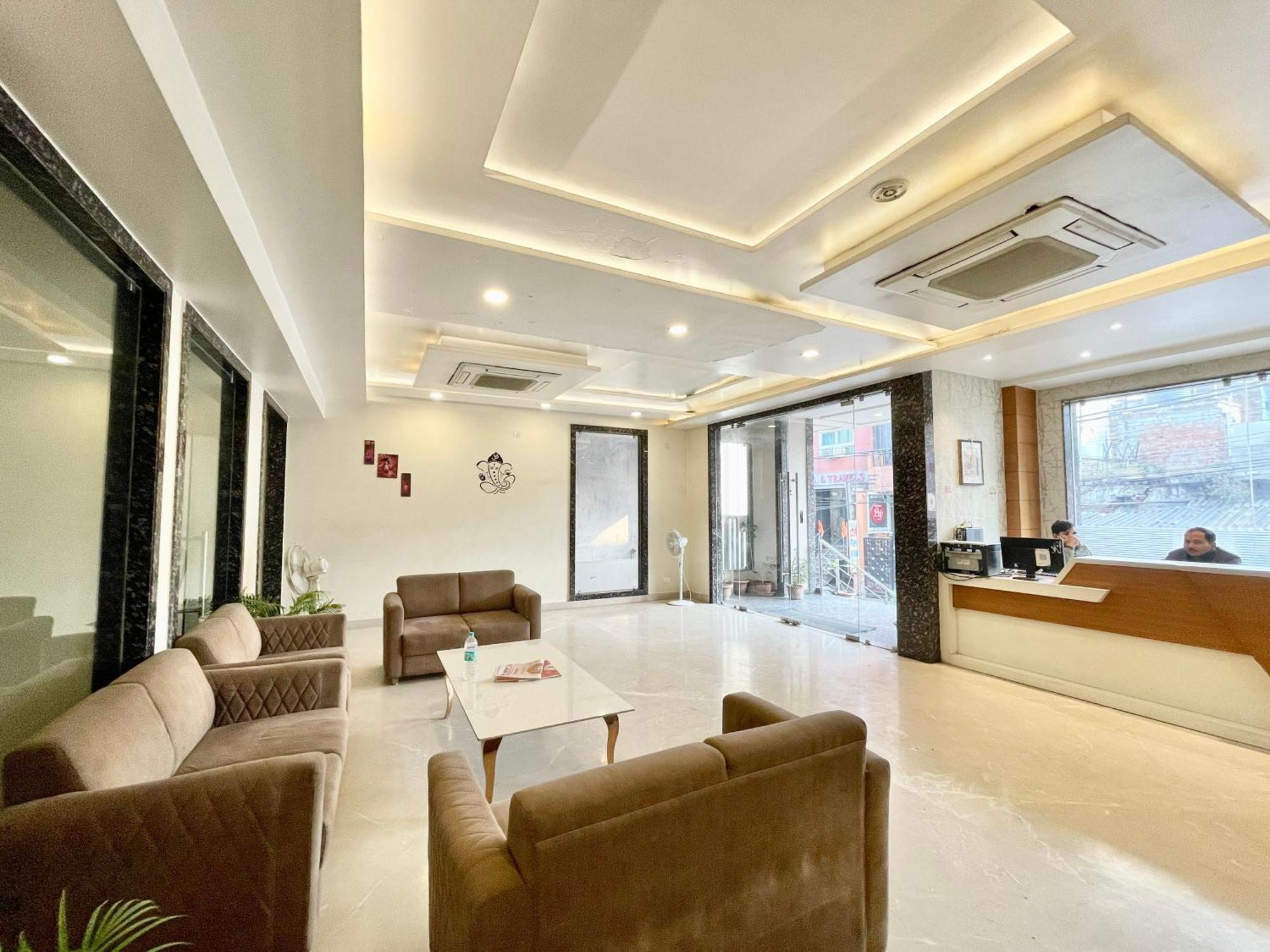 Hotel Rudraksh ! Varanasi !Fully-Air-Conditioned Hotel At Prime Location With Parking Availability, Near Kashi Vishwanath Temple, And Ganga Ghat 2 المظهر الخارجي الصورة